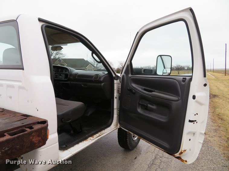 image for item DG3843 2002 Dodge Ram 3500 flatbed pickup truck