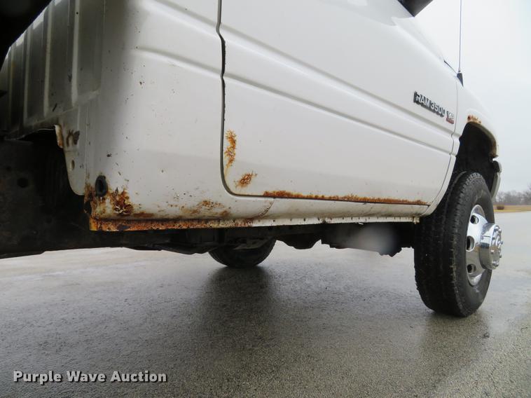 image for item DG3843 2002 Dodge Ram 3500 flatbed pickup truck