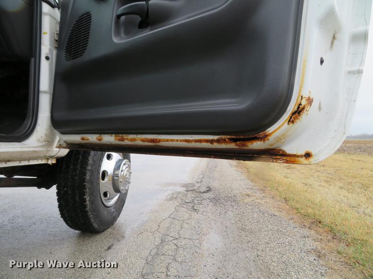 image for item DG3843 2002 Dodge Ram 3500 flatbed pickup truck