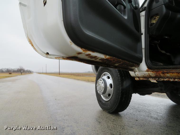 image for item DG3843 2002 Dodge Ram 3500 flatbed pickup truck