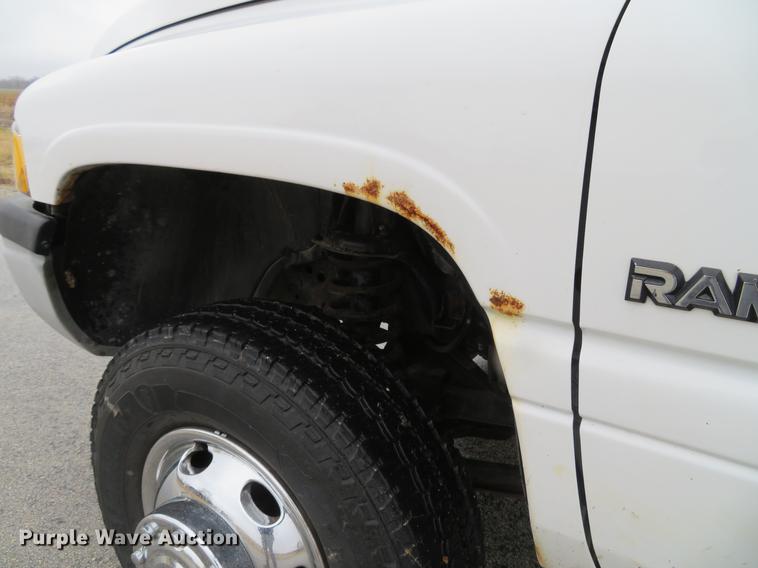 image for item DG3843 2002 Dodge Ram 3500 flatbed pickup truck