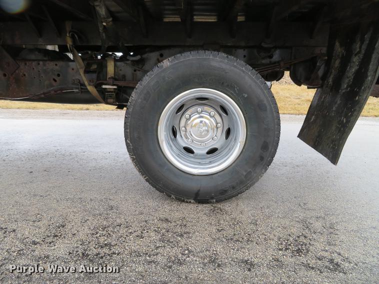 image for item DG3843 2002 Dodge Ram 3500 flatbed pickup truck