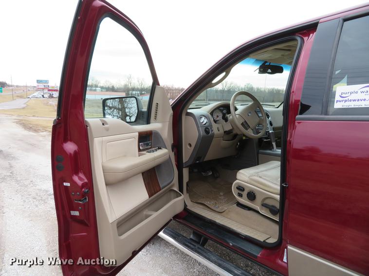 image for item DG3850 2004 Ford F150 Lariat SuperCrew pickup truck