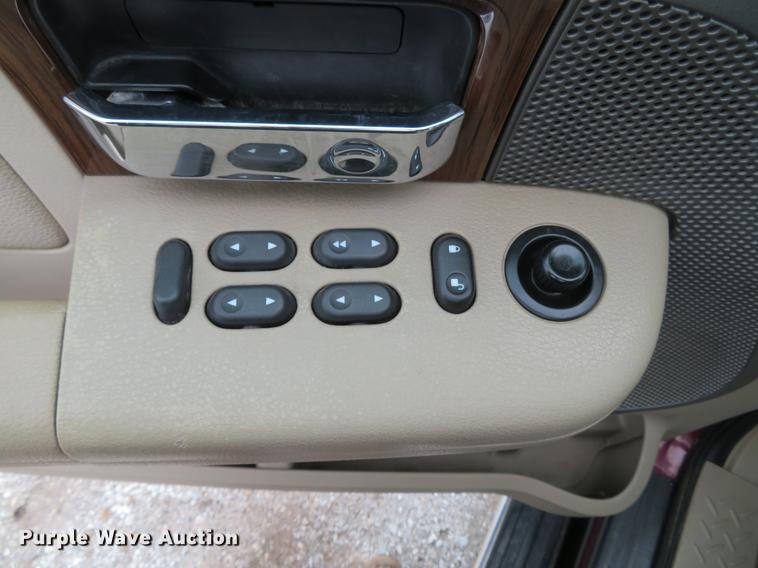 image for item DG3850 2004 Ford F150 Lariat SuperCrew pickup truck