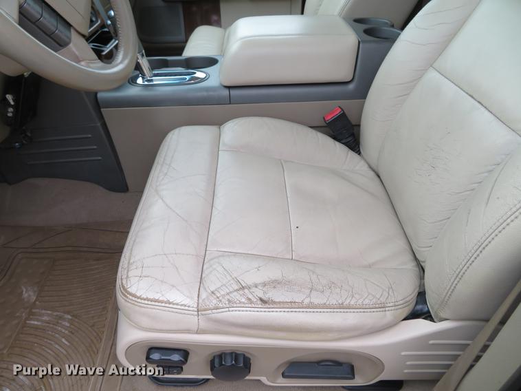 image for item DG3850 2004 Ford F150 Lariat SuperCrew pickup truck