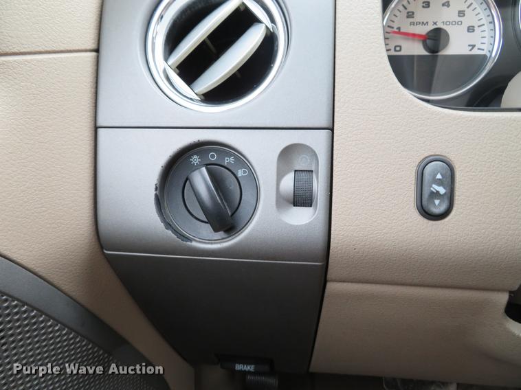 image for item DG3850 2004 Ford F150 Lariat SuperCrew pickup truck