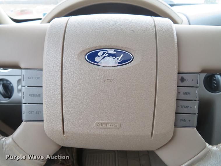 image for item DG3850 2004 Ford F150 Lariat SuperCrew pickup truck