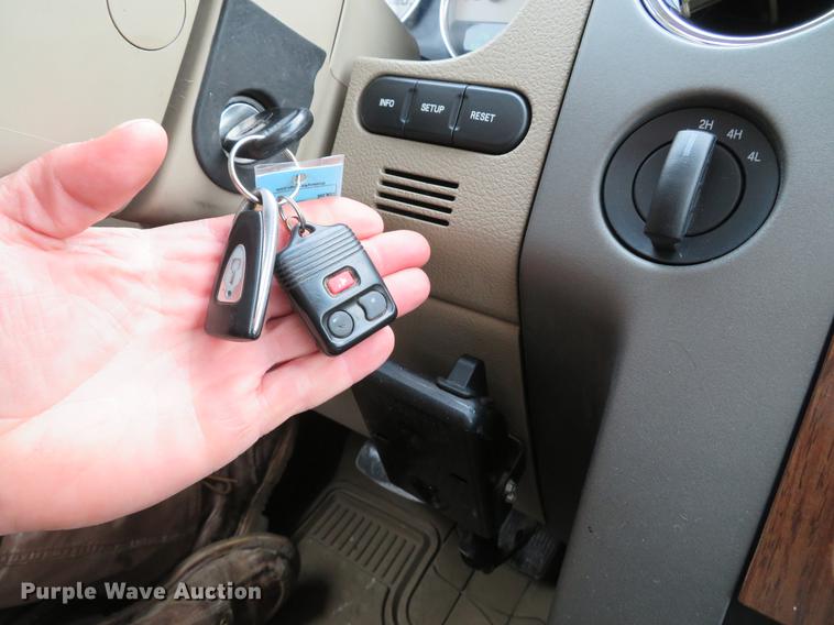 image for item DG3850 2004 Ford F150 Lariat SuperCrew pickup truck