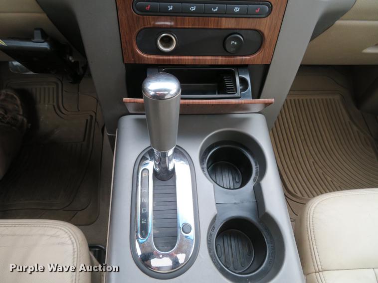 image for item DG3850 2004 Ford F150 Lariat SuperCrew pickup truck