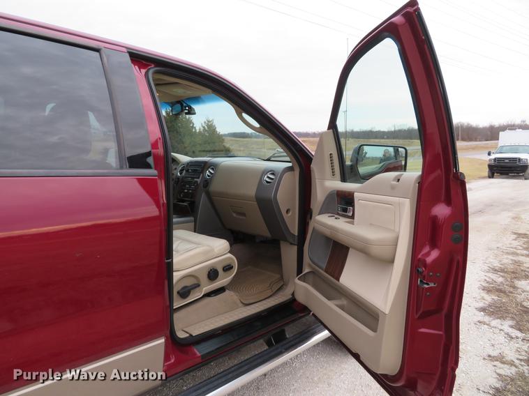 image for item DG3850 2004 Ford F150 Lariat SuperCrew pickup truck