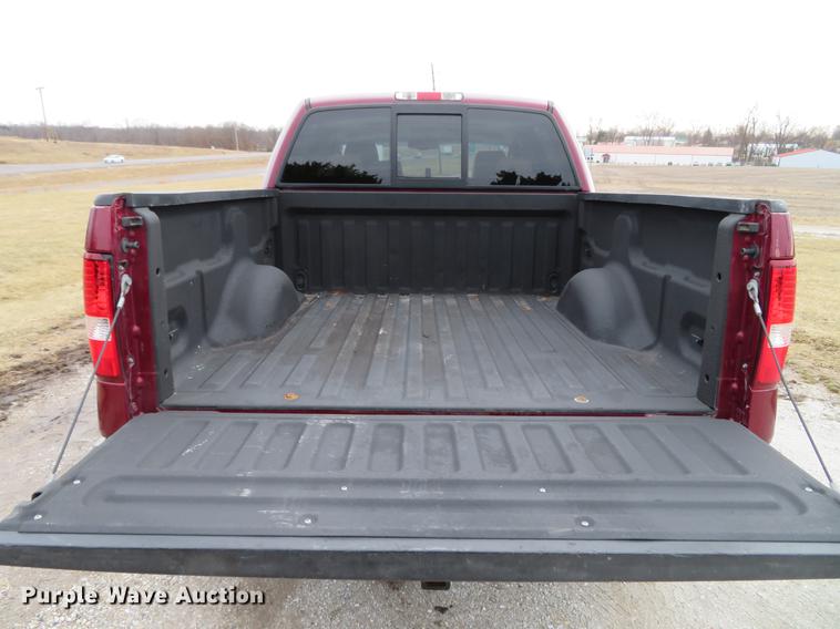 image for item DG3850 2004 Ford F150 Lariat SuperCrew pickup truck