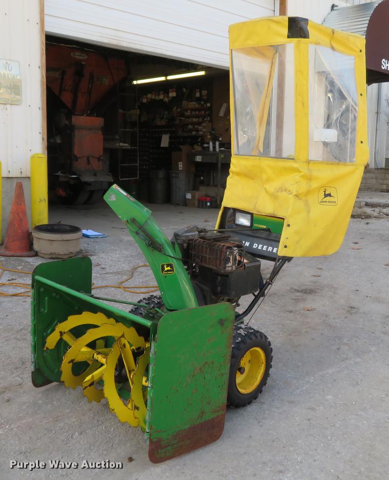 image for item DG3860 John Deere 1332DDE snow blower