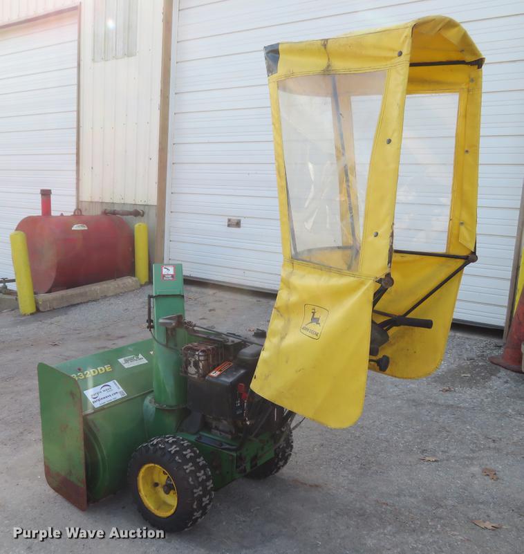 image for item DG3860 John Deere 1332DDE snow blower