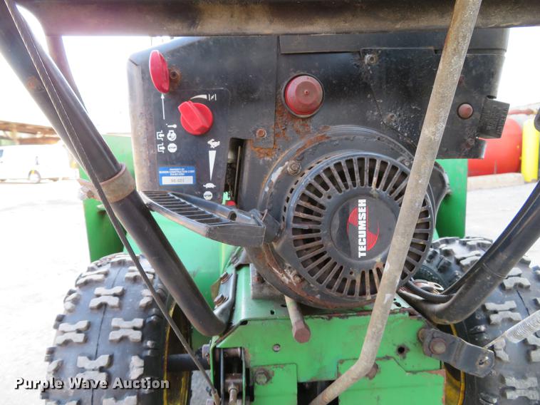 image for item DG3860 John Deere 1332DDE snow blower