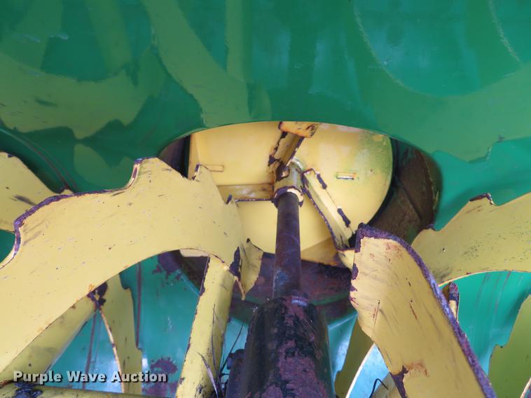 image for item DG3860 John Deere 1332DDE snow blower