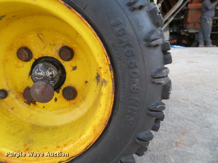 image for item DG3860 John Deere 1332DDE snow blower