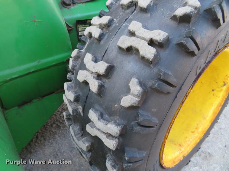 image for item DG3860 John Deere 1332DDE snow blower