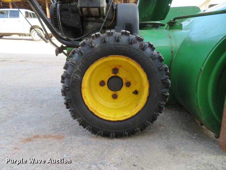 image for item DG3860 John Deere 1332DDE snow blower