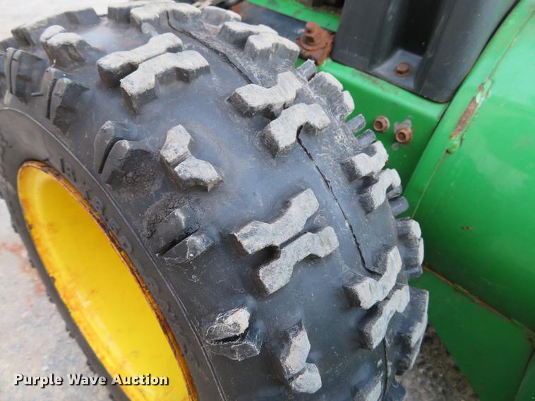 image for item DG3860 John Deere 1332DDE snow blower