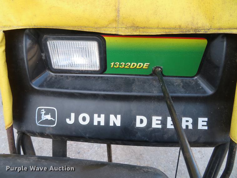 image for item DG3860 John Deere 1332DDE snow blower