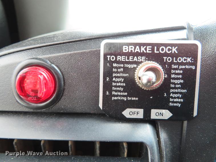 image for item DG3868 2006 Ford F450 Super Duty XL Crew Cab flatbed truck