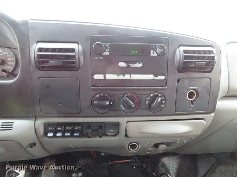 image for item DG3868 2006 Ford F450 Super Duty XL Crew Cab flatbed truck