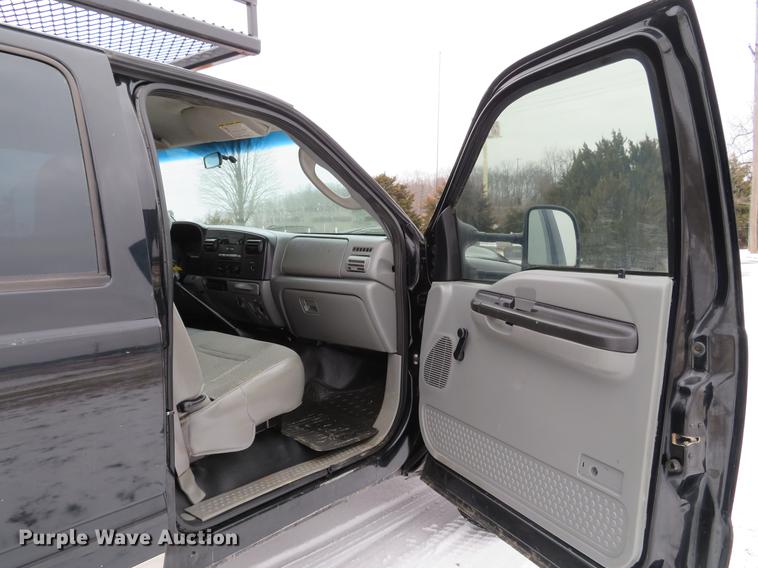 image for item DG3868 2006 Ford F450 Super Duty XL Crew Cab flatbed truck