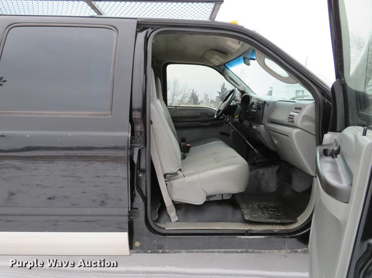 image for item DG3868 2006 Ford F450 Super Duty XL Crew Cab flatbed truck