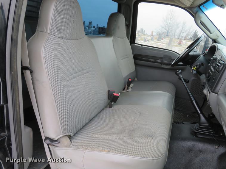 image for item DG3868 2006 Ford F450 Super Duty XL Crew Cab flatbed truck