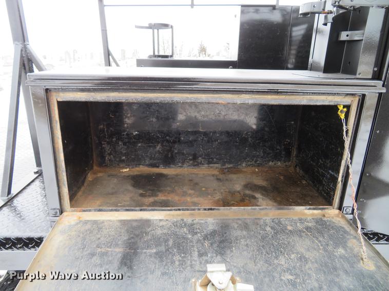 image for item DG3868 2006 Ford F450 Super Duty XL Crew Cab flatbed truck