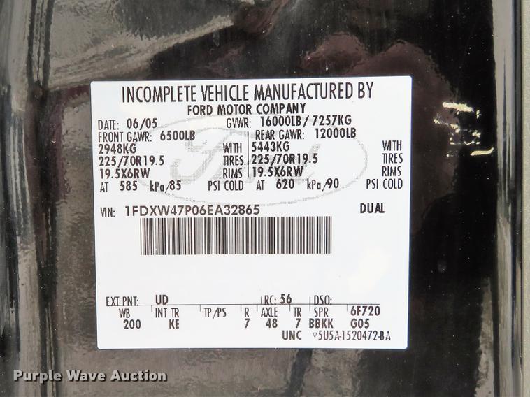 image for item DG3868 2006 Ford F450 Super Duty XL Crew Cab flatbed truck