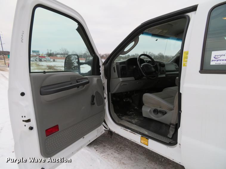 image for item DG3874 2006 Ford F350 Super Duty XL Crew Cab pickup truck