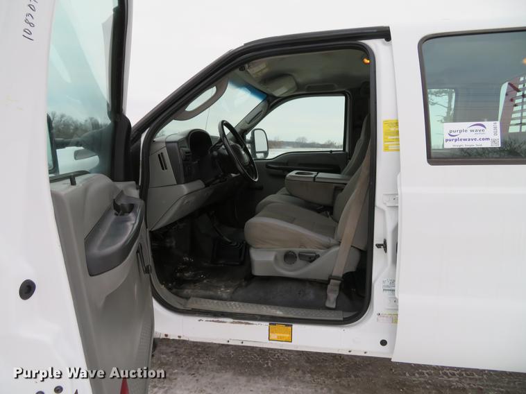 image for item DG3874 2006 Ford F350 Super Duty XL Crew Cab pickup truck