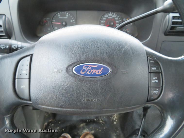 image for item DG3874 2006 Ford F350 Super Duty XL Crew Cab pickup truck