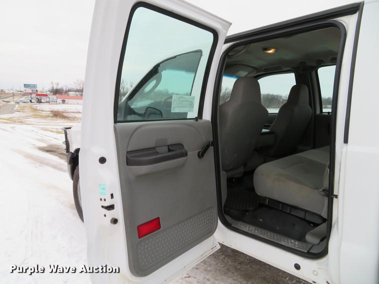 image for item DG3874 2006 Ford F350 Super Duty XL Crew Cab pickup truck