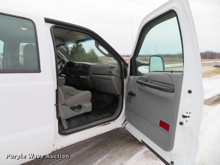 image for item DG3874 2006 Ford F350 Super Duty XL Crew Cab pickup truck