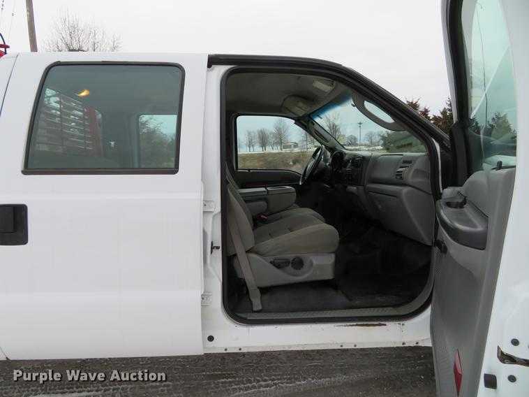 image for item DG3874 2006 Ford F350 Super Duty XL Crew Cab pickup truck