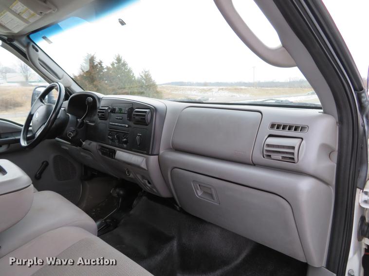 image for item DG3874 2006 Ford F350 Super Duty XL Crew Cab pickup truck