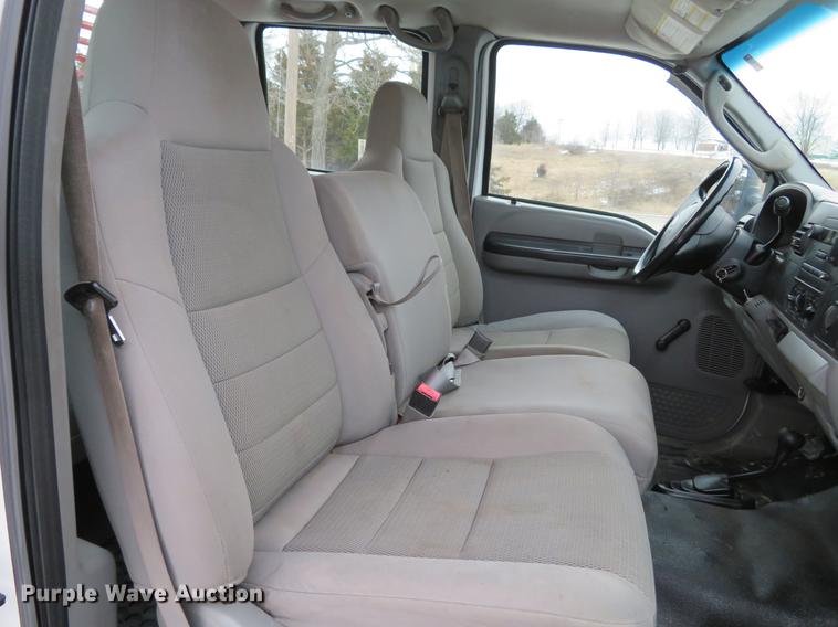 image for item DG3874 2006 Ford F350 Super Duty XL Crew Cab pickup truck