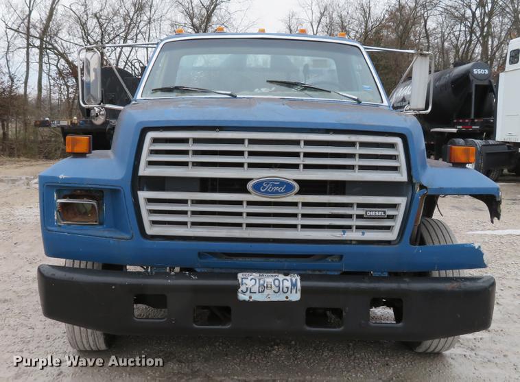 image for item DG3878 1993 Ford F700 flatbed truck