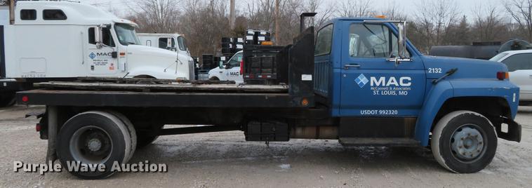 image for item DG3878 1993 Ford F700 flatbed truck