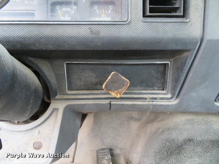 image for item DG3878 1993 Ford F700 flatbed truck