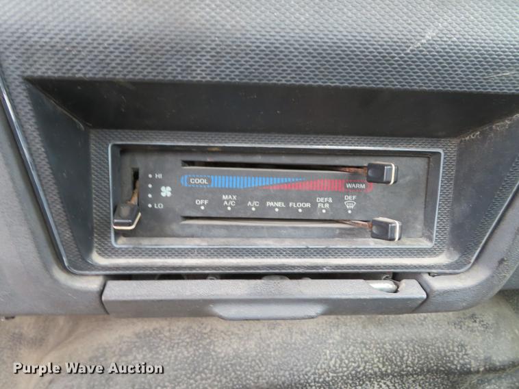 image for item DG3878 1993 Ford F700 flatbed truck