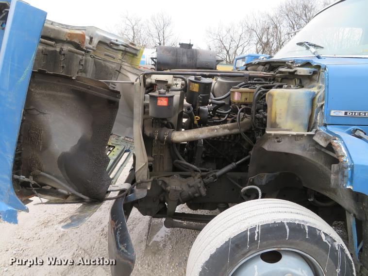 image for item DG3878 1993 Ford F700 flatbed truck