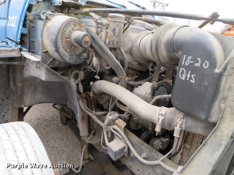 image for item DG3878 1993 Ford F700 flatbed truck