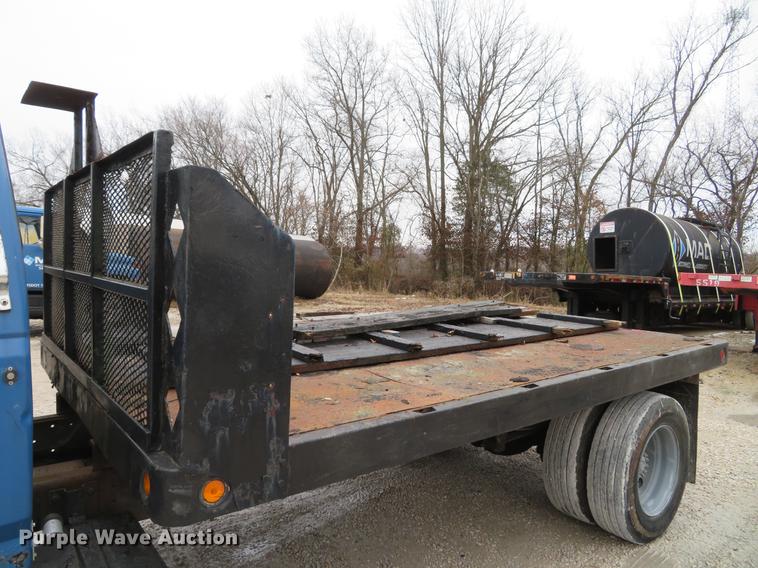 image for item DG3878 1993 Ford F700 flatbed truck