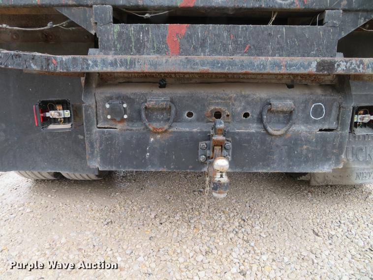 image for item DG3878 1993 Ford F700 flatbed truck