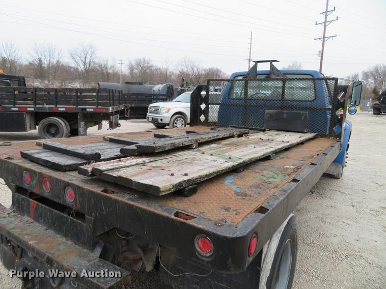 image for item DG3878 1993 Ford F700 flatbed truck