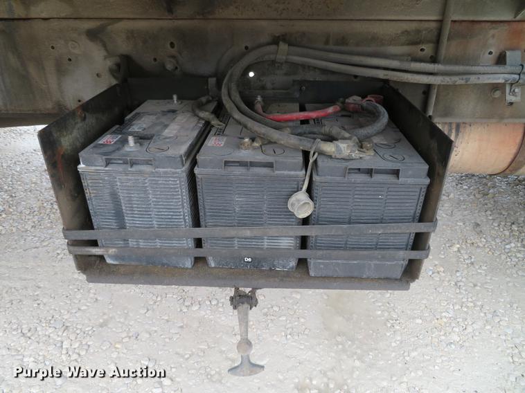 image for item DG3878 1993 Ford F700 flatbed truck