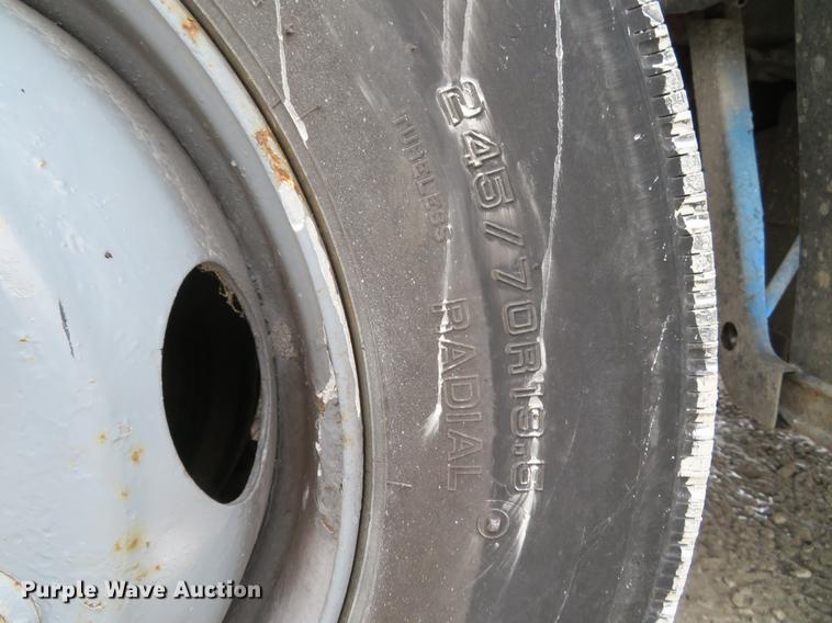 image for item DG3878 1993 Ford F700 flatbed truck